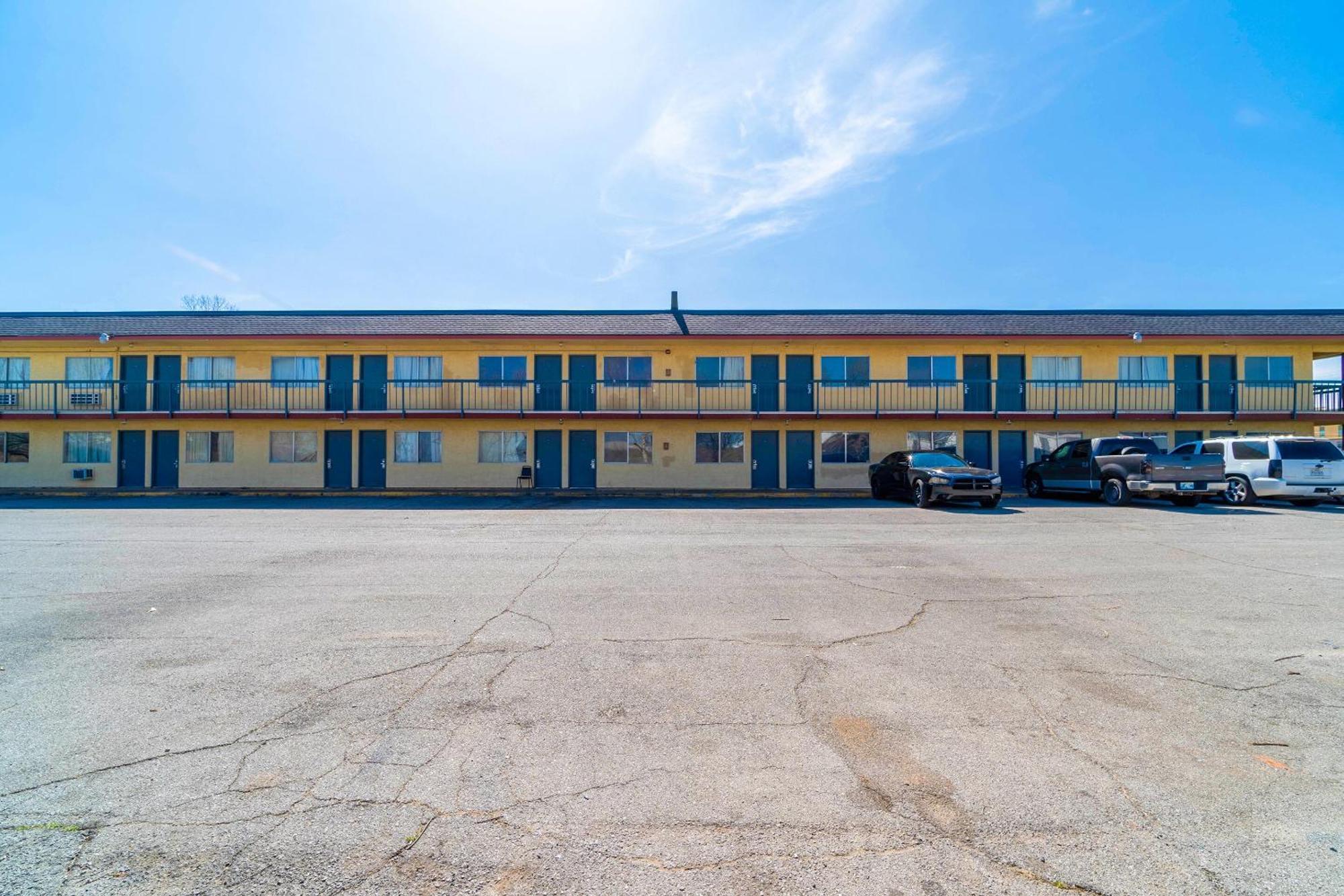 Castle Inn & Suites By Oyo Chickasha Exterior foto