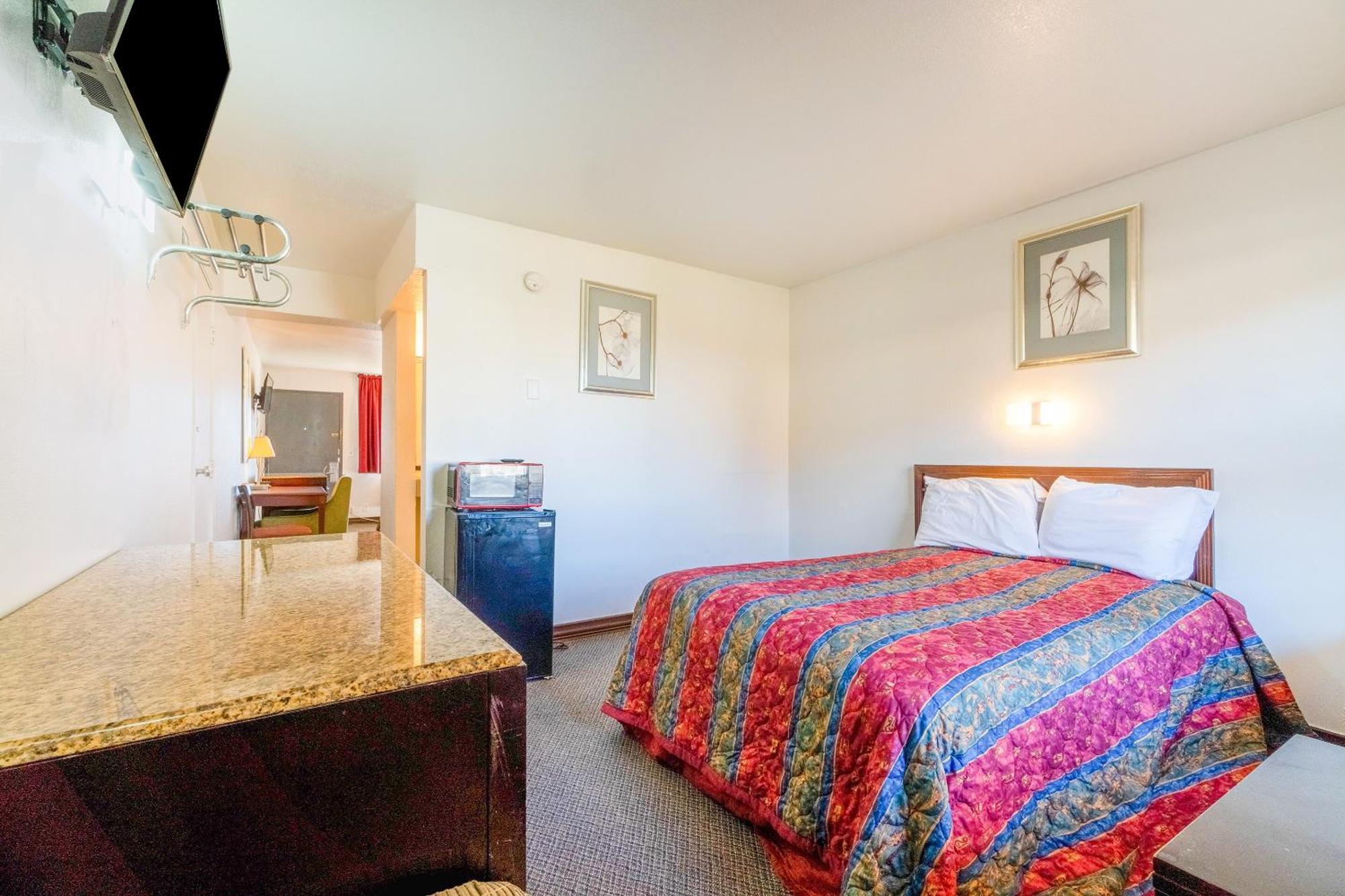 Castle Inn & Suites By Oyo Chickasha Exterior foto